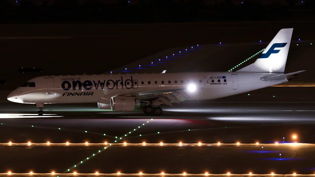 X-Crafts E-Jets Embraer E190 Taxiing at EFHK - X-Plane 12 screenshot by Vinski