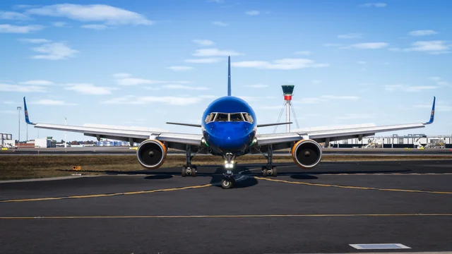 BlueBird 757-200 Taxiing at EGLL - Microsoft Flight Simulator 2024 screenshot by InfianEwok