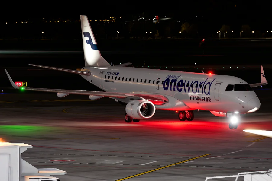 X-Crafts E-Jets Embraer E190 Taxiing at LIRQ - X-Plane 12 screenshot by Vinski
